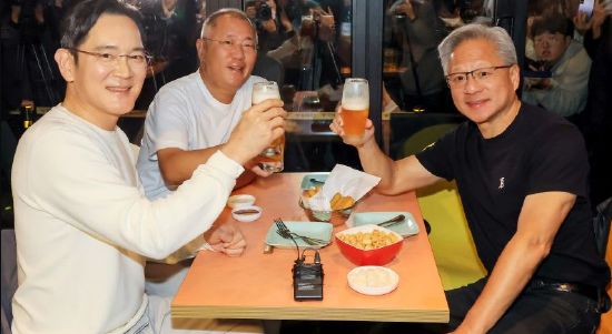 称告别手机行业：友商发来邀约被他拒绝尝试新赛道；曝大众点评招聘逛街专家开元ky棋牌反转！安世中国称荷兰安世半导体目前欠付东莞厂10亿；王腾(图3)